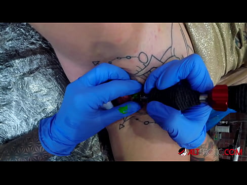 ❤️ La bomba Sully Savage, molt tatuada, es va tatuar al clítoris ❤️❌ Porno al porno ca.videolucrativo.top ❌